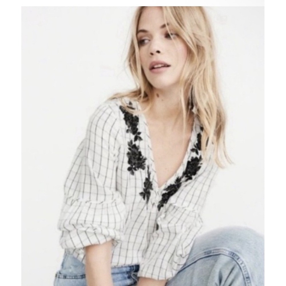 Abercrombie and Fitch Women's Small Blouse‎ Embroidered Boho Peasant top Casual
